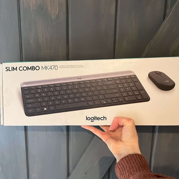 Logitech Slim Combo MK470 keyboard and mouse - Picture 1 of 3